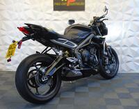 TRIUMPH STREET TRIPLE 765