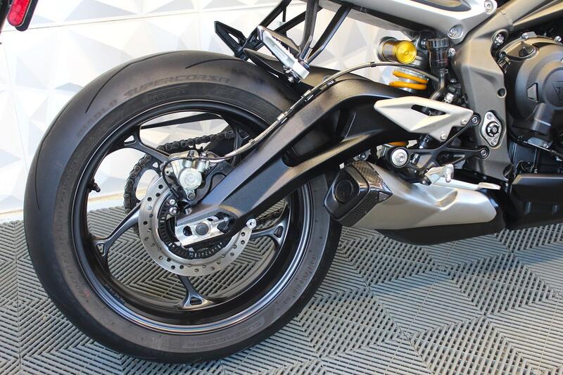 TRIUMPH STREET TRIPLE 765