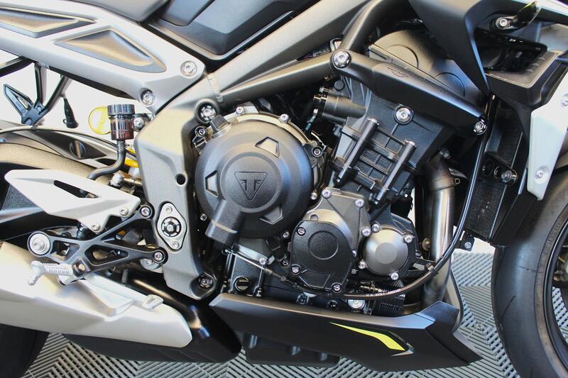 TRIUMPH STREET TRIPLE 765