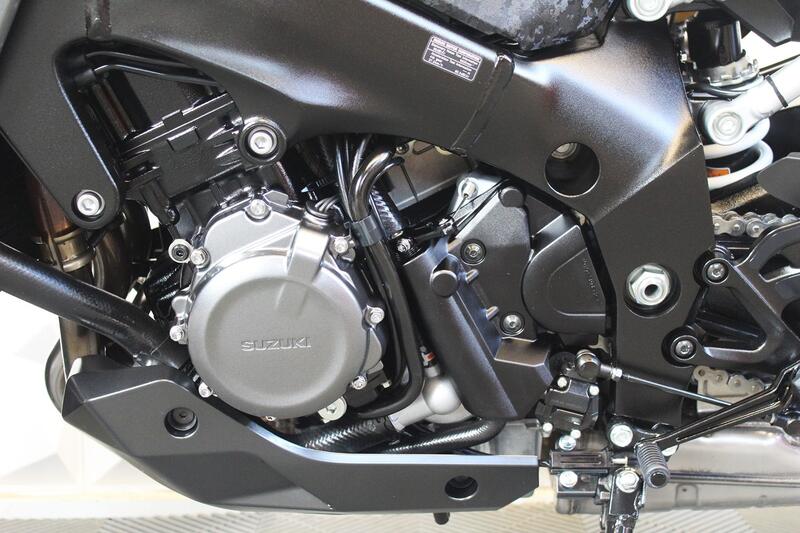 SUZUKI GSX-S1000