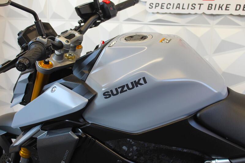 SUZUKI GSX-S1000