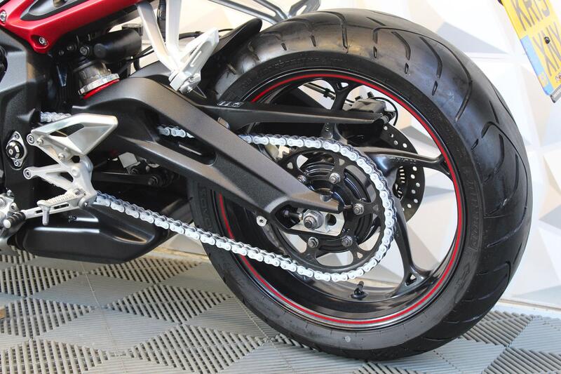 TRIUMPH STREET TRIPLE 765