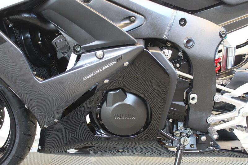 YAMAHA R6