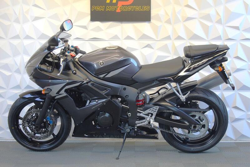 YAMAHA R6