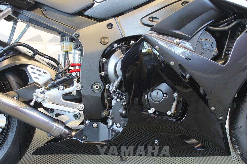 YAMAHA R6