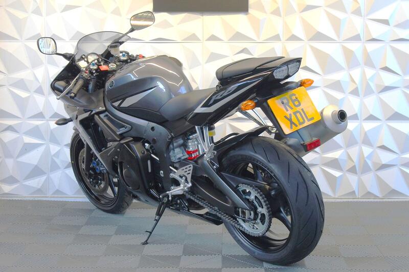 YAMAHA R6