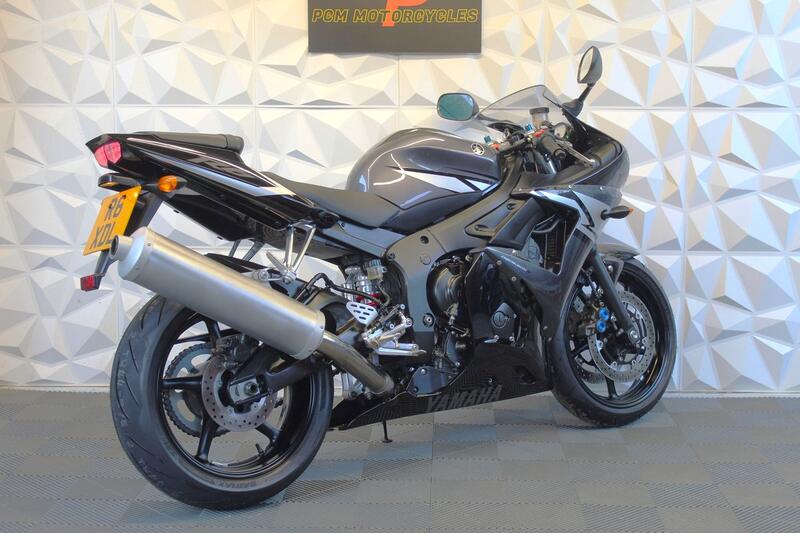 YAMAHA R6