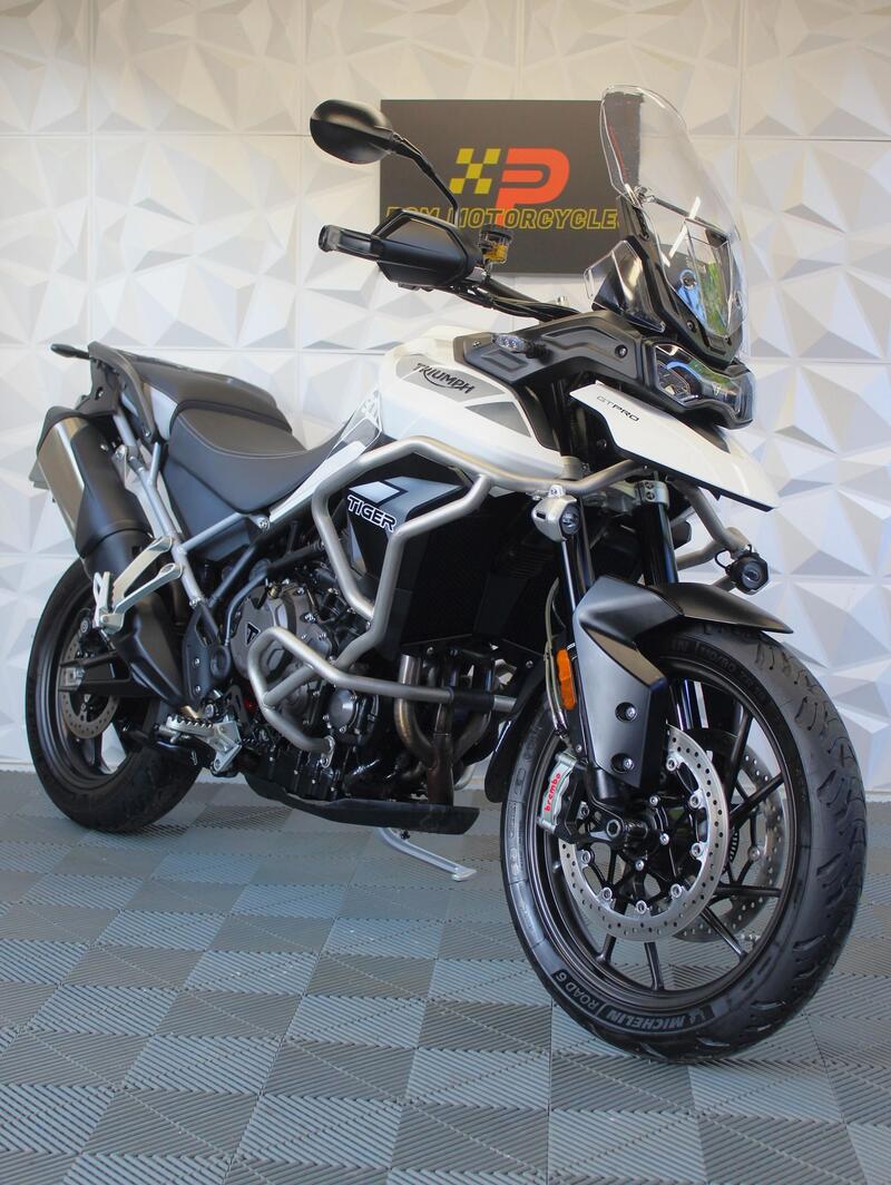 TRIUMPH TIGER 900