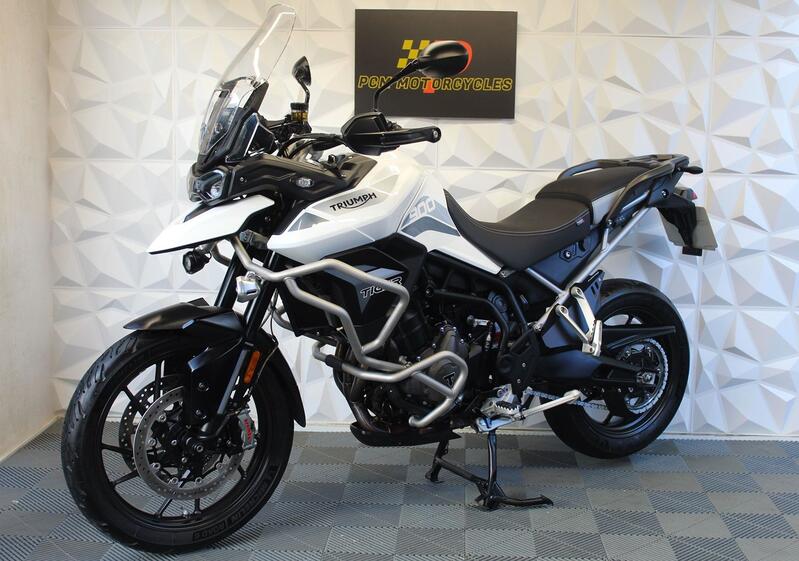 TRIUMPH TIGER 900