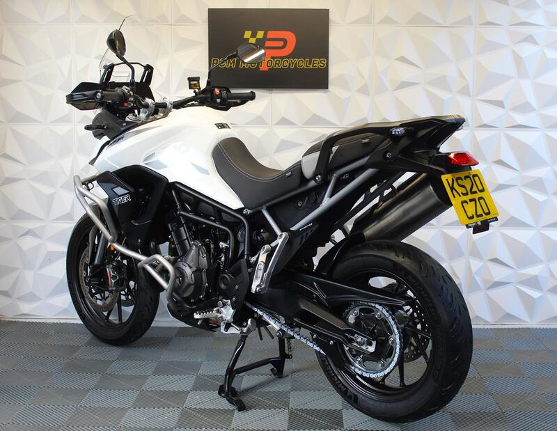 TRIUMPH TIGER 900