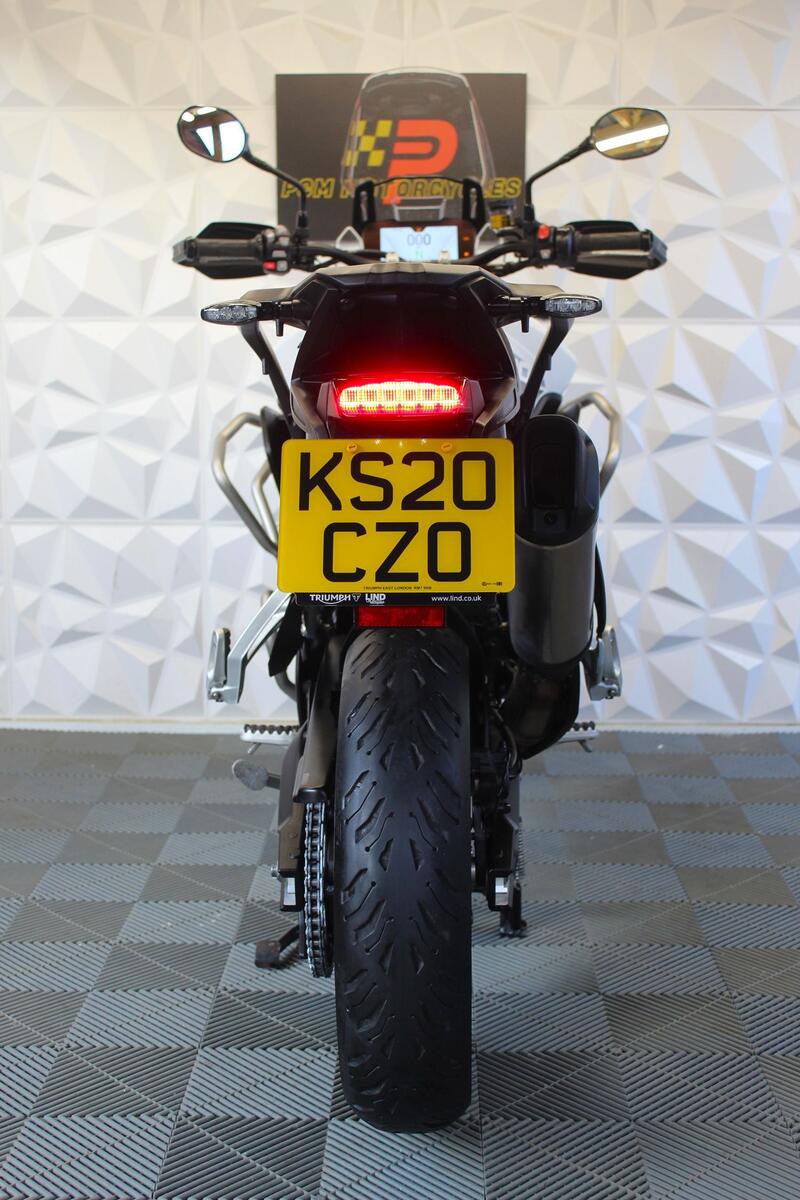 TRIUMPH TIGER 900